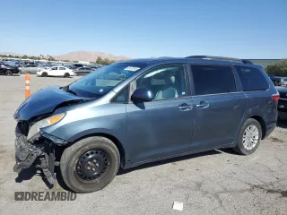 2015 Toyota Sienna XLE with VIN 5TDYK3DCXFS662905, listed as a Copart auction lot 61477815 with 83,626 mi miles and Salvage title. Bid and sale history available at DreamBid. Image 1.