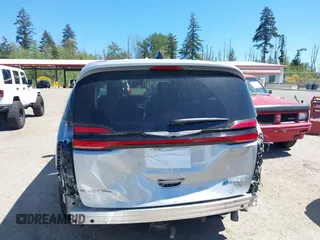 2024 Chrysler Pacifica Hybrid Select z VIN 2C4RC1S7XRR147332, wystawiony jako IAAI lot #42194613 z przebiegiem 25 493 mil mil oraz . Historia ofert i sprzedaży dostępna na DreamBid. Obrazek 20.