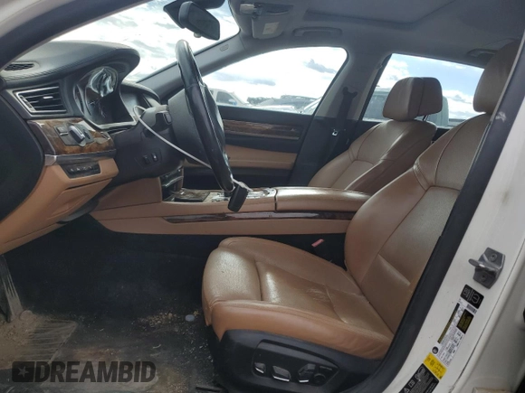2013 BMW 7 Series 750Li xDrive z VIN WBAYF8C53DD140692, wystawiony jako Copart lot #79561764 z przebiegiem 163 552 mil mil oraz Nie do naprawy • Non repairable. Historia ofert i sprzedaży dostępna na DreamBid. Obrazek 7.