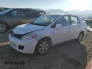 2007 Nissan Versa 1.8 SL with VIN 3N1BC11E57L414097, listed as a Copart auction lot 46945525 with 81,788 mi miles and Salvage Title. Bid and sale history available at carsss.com. Image 1.
