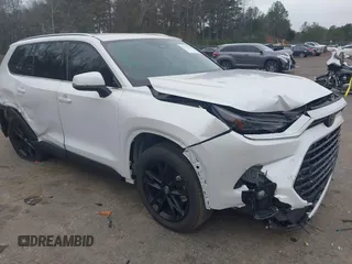 2024 Toyota Highlander XLE z VIN 5TDAAAA57RS001044, wystawiony jako IAAI lot #41132787 z przebiegiem 18 654 mil mil oraz . Historia ofert i sprzedaży dostępna na DreamBid. Obrazek 1.
