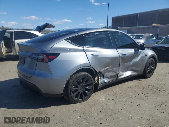 2025 Tesla Model Y Long Range with VIN 7SAYGDED0SF247561, listed as a Copart auction lot 50736875 with 9,094 mi miles and Salvage Title. Bid and sale history available at DreamBid. Image 3.