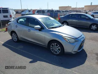 2016 Scion iA z VIN 3MYDLBZV5GY125788, wystawiony jako IAAI lot #41467978 z przebiegiem 103 804 mil mil oraz . Historia ofert i sprzedaży dostępna na DreamBid. Obrazek 1.