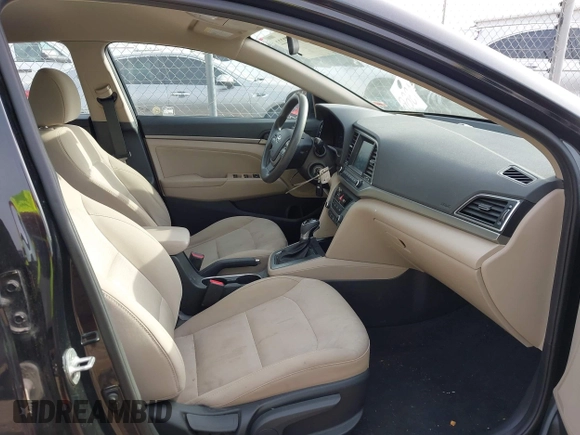 2017 Hyundai Elantra SE z VIN 5NPD84LFXHH191863, wystawiony jako IAAI lot #42272222 z przebiegiem 88 796 mil mil oraz . Historia ofert i sprzedaży dostępna na DreamBid. Obrazek 5.