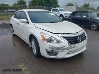 2013 Nissan Altima 2.5 SV with VIN 1N4AL3AP7DC170293, listed as a IAAI auction lot 41982352 with 155,498 mi miles. Bid and sale history available at carsss.com. Image 1.