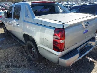 2011 Chevrolet Avalanche LS with VIN 3GNMCEE01BG393771, listed as a IAAI auction lot 41612025 with 199,994 mi miles. Bid and sale history available at carsss.com. Image 6.