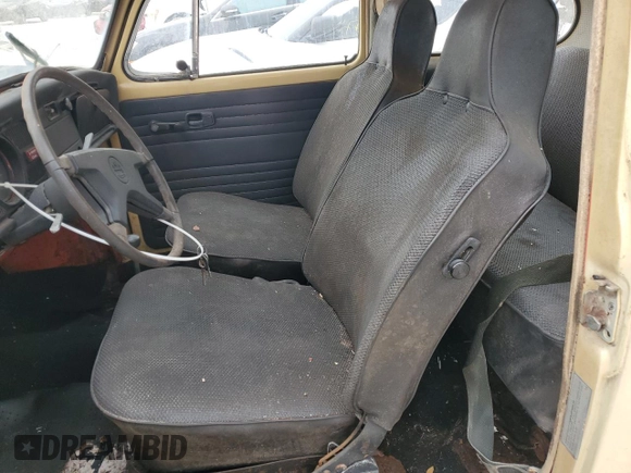 1972 Volkswagen Beetle with VIN 1122366114, listed as a Copart auction lot 88945345 with 240,018 mi miles and Clean Title. Bid and sale history available at DreamBid. Image 7.