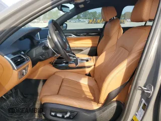 2020 BMW 7 Series 740i xDrive z VIN WBA7T4C02LGF97205, wystawiony jako Copart lot #69569084 z przebiegiem Nie podano mil oraz Szkoda całkowita • Salvage title. Historia ofert i sprzedaży dostępna na DreamBid. Obrazek 7.