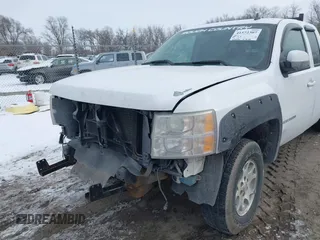 2007 Chevrolet Silverado 1500 LT w/1LT with VIN 1GCEK19J77Z645848, listed as a IAAI auction lot 41572307 with 210,226 mi miles. Bid and sale history available at carsss.com. Image 6.