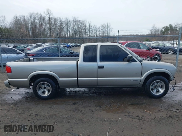 2002 Chevrolet S-10 LS with VIN 1GCCS19W128174992, listed as a IAAI auction lot 41739237 with Not Provided miles. Bid and sale history available at carsss.com. Image 14.