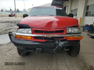 2001 Chevrolet Blazer LS z VIN 1GNCT18W71K247094, wystawiony jako Copart lot #53748065 z przebiegiem 145 695 mil mil oraz Szkoda całkowita • Salvage title. Historia ofert i sprzedaży dostępna na DreamBid. Obrazek 5.