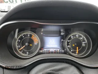 2020 Jeep Cherokee Trailhawk z VIN 1C4PJMBN6LD518073, wystawiony jako Copart lot #43611095 z przebiegiem 39 947 mil mil oraz Szkoda całkowita • Salvage title. Historia ofert i sprzedaży dostępna na DreamBid. Obrazek 9.
