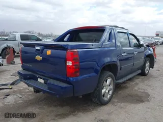 2013 Chevrolet Avalanche LS with VIN 3GNMCEE06DG158690, listed as a IAAI auction lot 41710676 with 1 mi miles. Bid and sale history available at carsss.com. Image 4.
