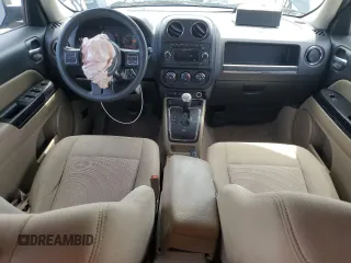 2014 Jeep Patriot Sport z VIN 1C4NJPBB8ED850548, wystawiony jako Copart lot #55945905 z przebiegiem 120 321 mil mil oraz Szkoda całkowita • Salvage title. Historia ofert i sprzedaży dostępna na DreamBid. Obrazek 8.