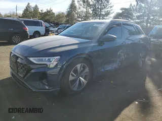 2024 Audi Q8 e-tron Premium z VIN WA14AAGE8RB054910, wystawiony jako Copart lot #87251444 z przebiegiem 5 564 mil mil oraz Szkoda całkowita • Salvage title. Historia ofert i sprzedaży dostępna na DreamBid. Obrazek 1.
