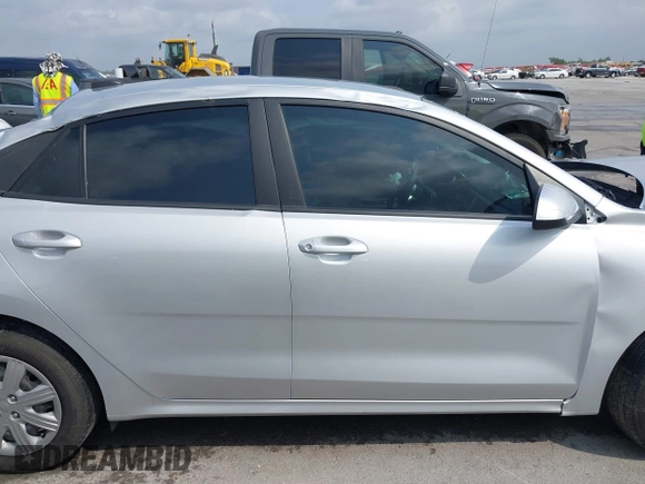 2023 Kia Rio S z VIN 3KPA24AD8PE530662, wystawiony jako IAAI lot #42109727 z przebiegiem 34 948 mil mil oraz . Historia ofert i sprzedaży dostępna na DreamBid. Obrazek 14.