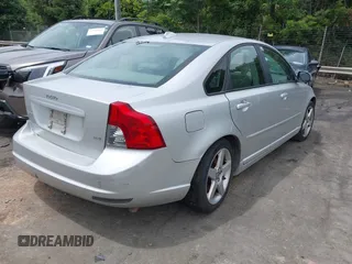 2008 Volvo S40 2.4L с VIN YV1MS382982384776, выставлен на аукционе IAAI как лот 42309949 с пробегом 215 744 миль миль и . История ставок и продаж доступна на DreamBid. Изображение 4.