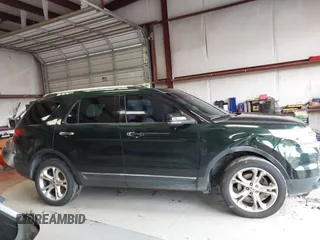 2013 Ford Explorer XLT with VIN 1FM5K8D88DGC37309, listed as a IAAI auction lot 40073755 with 226,883 mi miles and . Bid and sale history available at carsss.com. Image 14.