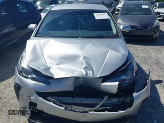2020 Toyota Prius L Eco z VIN JTDKARFUXL3125434, wystawiony jako IAAI lot #42201623 z przebiegiem 58 609 mil mil oraz . Historia ofert i sprzedaży dostępna na DreamBid. Obrazek 12.