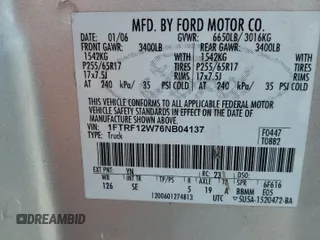 2006 Ford F-150 XL с VIN 1FTRF12W76NB04137, выставлен на аукционе Copart как лот 62117615 с пробегом Не указан миль и Списание • Salvage title. История ставок и продаж доступна на DreamBid. Изображение 12.