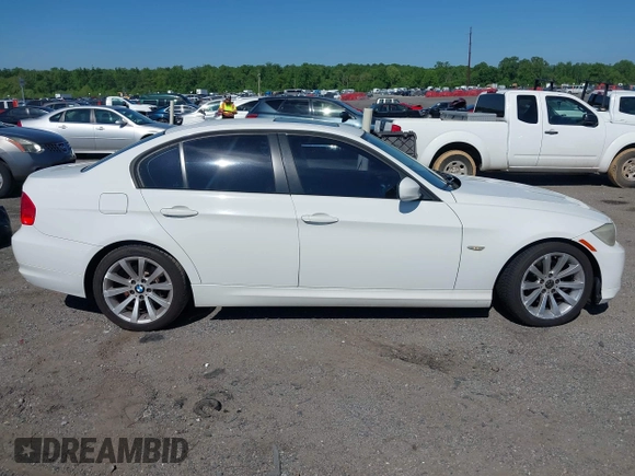 2011 BMW 3 Series 328i z VIN WBAPH5C55BF093784, wystawiony jako IAAI lot #42215106 z przebiegiem 119 577 mil mil oraz . Historia ofert i sprzedaży dostępna na DreamBid. Obrazek 13.