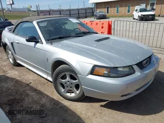 2001 Ford Mustang Deluxe with VIN 1FAFP444X1F141737, listed as a IAAI auction lot 41900152 with 132,080 mi miles. Bid and sale history available at carsss.com. Image 1.