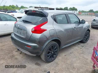 2013 Nissan Juke SV z VIN JN8AF5MR2DT223447, wystawiony jako IAAI lot #42232800 z przebiegiem 204 907 mil mil oraz . Historia ofert i sprzedaży dostępna na DreamBid. Obrazek 4.