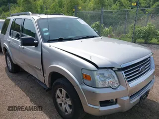 2008 Ford Explorer XLT z VIN 1FMEU73E88UA33127, wystawiony jako IAAI lot #42448404 z przebiegiem 191 809 mil mil oraz . Historia ofert i sprzedaży dostępna na DreamBid. Obrazek 1.