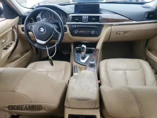 2015 BMW 3 Series 328i xDrive с VIN WBA3B5G57FNS14661, выставлен на аукционе Copart как лот 61301435 с пробегом 94 905 миль миль и Списание • Salvage title. История ставок и продаж доступна на DreamBid. Изображение 8.