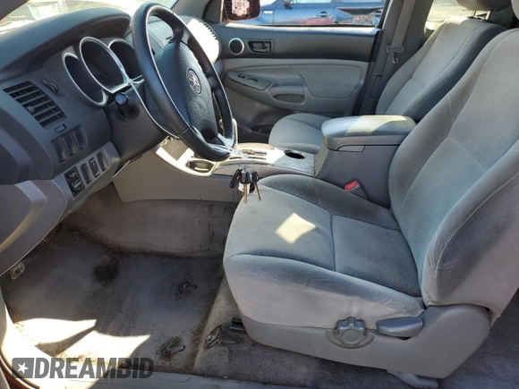 2006 Toyota Tacoma z VIN 5TETX22N06Z159896, wystawiony jako Copart lot #45397835 z przebiegiem 211 603 mil mil oraz Szkody całkowita. Historia ofert i sprzedaży dostępna na DreamBid. Obrazek 7.