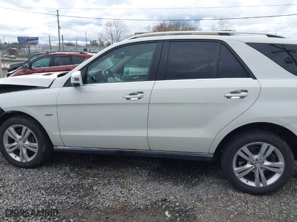 2012 Mercedes-Benz M-Class ML 350 with VIN 4JGDA5HB4CA091821, listed as a IAAI auction lot 41930636 with 152,134 mi miles. Bid and sale history available at carsss.com. Image 14.