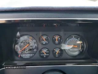 1987 Chevrolet El Camino SS z VIN 3GCCW80H7HS913987, wystawiony jako Copart lot #56996635 z przebiegiem 63 373 mil mil oraz Czysty tytuł • Clean title. Historia ofert i sprzedaży dostępna na DreamBid. Obrazek 9.