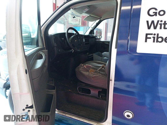 2011 Chevrolet Express Cargo z VIN 1GCSGAFX2B1185633, wystawiony jako IAAI lot #42568752 z przebiegiem 97 908 mil mil oraz . Historia ofert i sprzedaży dostępna na DreamBid. Obrazek 25.