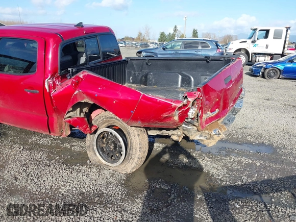 2015 Toyota Tacoma with VIN 3TMMU4FN1FM077045, listed as a IAAI auction lot 41670552 with 118,983 mi miles and . Bid and sale history available at DreamBid. Image 6.
