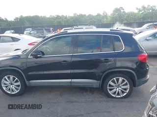 2012 Volkswagen Tiguan SE z VIN WVGAV7AX7CW504391, wystawiony jako IAAI lot #42240604 z przebiegiem 180 330 mil mil oraz . Historia ofert i sprzedaży dostępna na DreamBid. Obrazek 14.