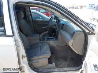2007 Jeep Grand Cherokee Laredo with VIN 1J8HS48P37C658550, listed as a IAAI auction lot 41809384 with 1 mi miles. Bid and sale history available at carsss.com. Image 5.