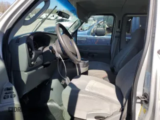2006 Ford Econoline Passenger XL z VIN 1FBNE31L16DA53135, wystawiony jako Copart lot #45904875 z przebiegiem 174 385 mil mil oraz Szkoda całkowita • Salvage title. Historia ofert i sprzedaży dostępna na DreamBid. Obrazek 7.