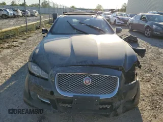 2019 Jaguar XJ Portfolio with VIN SAJWA2G7XK8W19345, listed as a Copart auction lot 72649384 with Not Provided miles and Salvage Title. Bid and sale history available at DreamBid. Image 5.