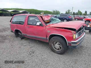 1987 GMC Jimmy z VIN 1GKCT18R1H8525759, wystawiony jako IAAI lot #42153921 z przebiegiem 166 388 mil mil oraz . Historia ofert i sprzedaży dostępna na DreamBid. Obrazek 1.
