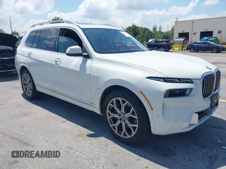 2023 BMW X7 xDrive40i z VIN 5UX23EM09P9P25253, wystawiony jako IAAI lot #42275999 z przebiegiem 55 778 mil mil oraz . Historia ofert i sprzedaży dostępna na DreamBid. Obrazek 1.