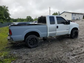 2005 Ford Super Duty F-250 XL with VIN 1FTSX21P15EA43770, listed as a Copart auction lot 65892814 with 136,698 mi miles and Salvage Title. Bid and sale history available at carsss.com. Image 3.
