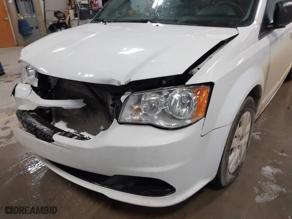 2018 Dodge Grand Caravan SE with VIN 2C4RDGBG0JR180361, listed as a IAAI auction lot 41064126 with 135,841 mi miles. Bid and sale history available at carsss.com. Image 6.