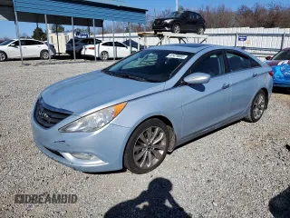 2013 Hyundai Sonata SE z VIN 5NPEC4AC7DH786496, wystawiony jako Copart lot #47479885 z przebiegiem 158 561 mil mil oraz Czysty tytuł • Clean title. Historia ofert i sprzedaży dostępna na DreamBid. Obrazek 1.