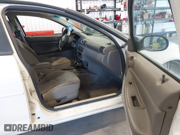 2006 Dodge Stratus SXT z VIN 1B3EL46X56N117417, wystawiony jako IAAI lot #41698342 z przebiegiem 86 944 mil mil oraz . Historia ofert i sprzedaży dostępna na DreamBid. Obrazek 5.