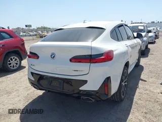 2025 BMW X4 xDrive30i z VIN 5UX33DT05S9X68660, wystawiony jako IAAI lot #41827872 z przebiegiem 8020 mil mil oraz . Historia ofert i sprzedaży dostępna na DreamBid. Obrazek 4.