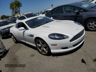 2009 Aston Martin DB9 z VIN SCFAD01E59GA10941, wystawiony jako Copart lot #57220313 z przebiegiem 24 818 mil mil oraz . Historia ofert i sprzedaży dostępna na DreamBid. Obrazek 4.