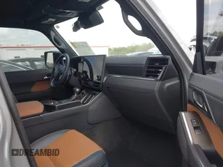 2024 Lexus GX 550 Luxury z VIN JTJVBCDX6R5010778, wystawiony jako IAAI lot #41902851 z przebiegiem 14 133 mil mil oraz . Historia ofert i sprzedaży dostępna na DreamBid. Obrazek 5.