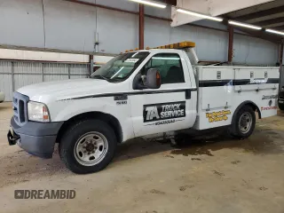 2006 Ford F-350 XL z VIN 1FDSF34506EC09843, wystawiony jako Copart lot #72252064 z przebiegiem 310 514 mil mil oraz Szkoda całkowita • Salvage title. Historia ofert i sprzedaży dostępna na DreamBid. Obrazek 1.