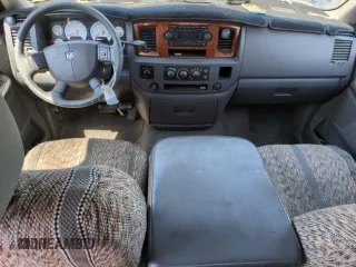 2006 Dodge 1500 SLT z VIN 1D7HU18256S651808, wystawiony jako Copart lot #60377465 z przebiegiem 288 470 mil mil oraz Czysty tytuł • Clean title. Historia ofert i sprzedaży dostępna na DreamBid. Obrazek 8.