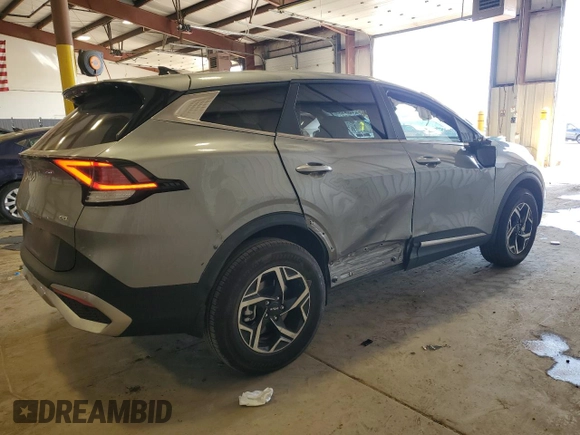 2024 Kia Sportage LX with VIN KNDPUCDF8R7276062, listed as a Copart auction lot 49069565 with 3,900 mi miles and Salvage Title. Bid and sale history available at DreamBid. Image 3.